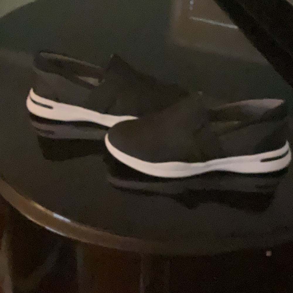 Never worn Grey’s Anatomy Soft Walk nursing shoes. Size 7.5